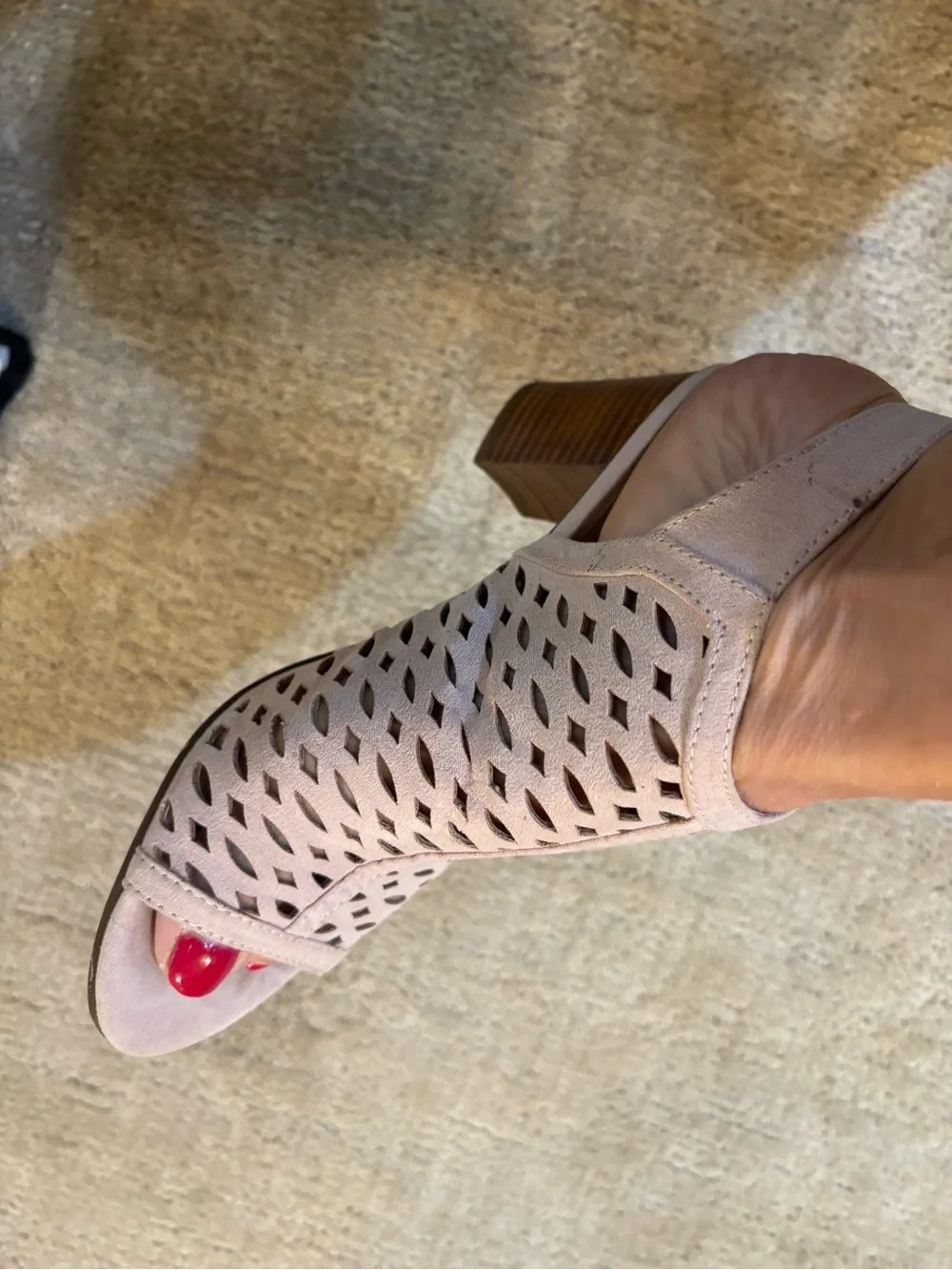 Unisa Blush Laser-Cut Peep-Toe Sandal Size 8